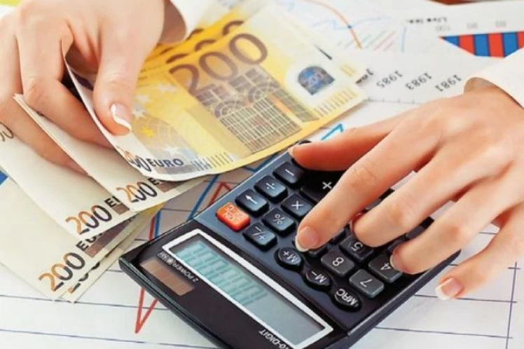 Η υπερφορολόγηση νίκησε τα ελληνικά αδύναμα νοικοκυριά